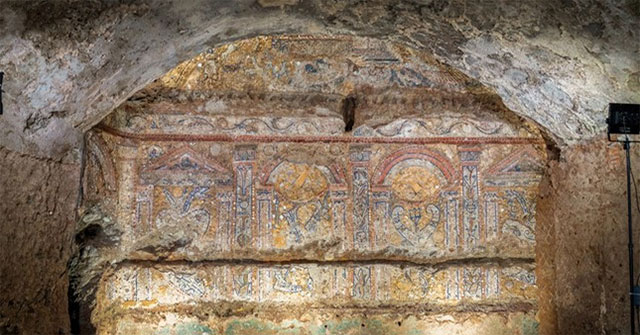 Tìm thấy bức tranh khảm 2.300 năm tuổi quý hiếm dưới lòng thành Rome