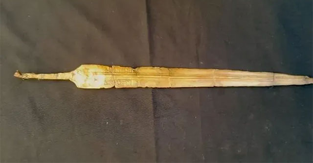 Tìm thấy thanh kiếm 3.200 năm tuổi khắc dòng chữ Ramesses II
