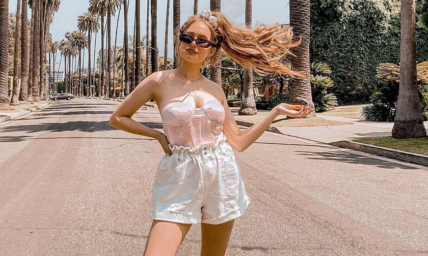 Top 20 cách tạo dáng chụp ảnh đẹp 'không cần kéo chân'