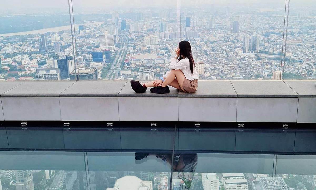 Khám phá đi bộ trên sàn kính cao 314 mét ở đài quan sát Thái Lan