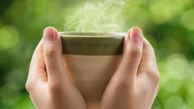 Uống Nước Ấm Buổi Sáng: Lợi Ích & Sự Thật Về 