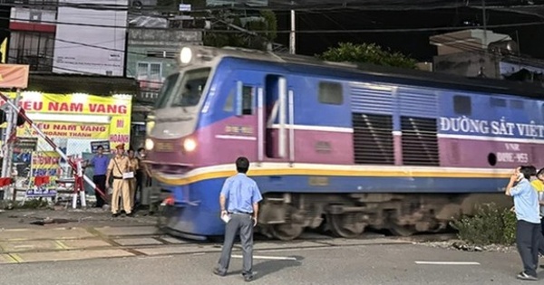 Va chạm giữa ô tô và tàu hỏa, 5 người thương vong ở Đồng Nai