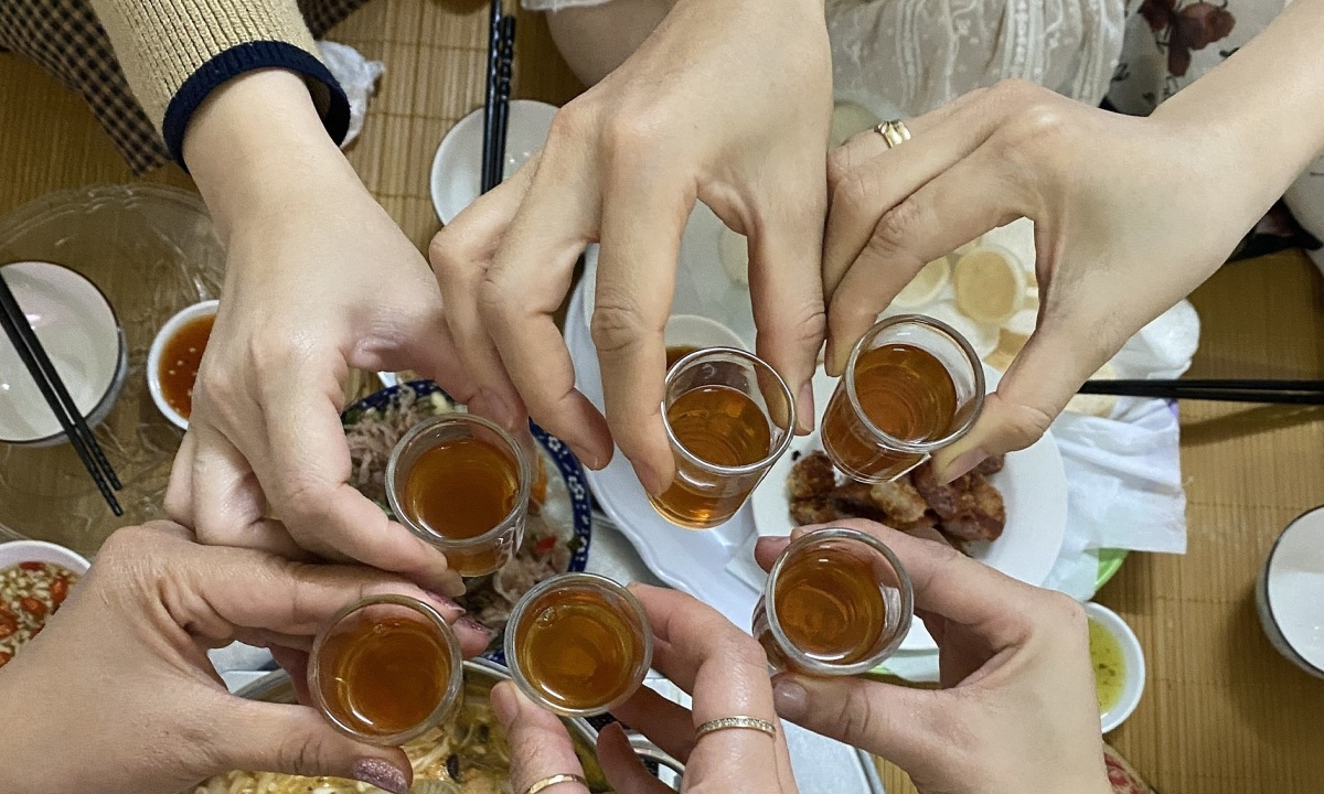 Vì sao có những phụ nữ thích nhậu?