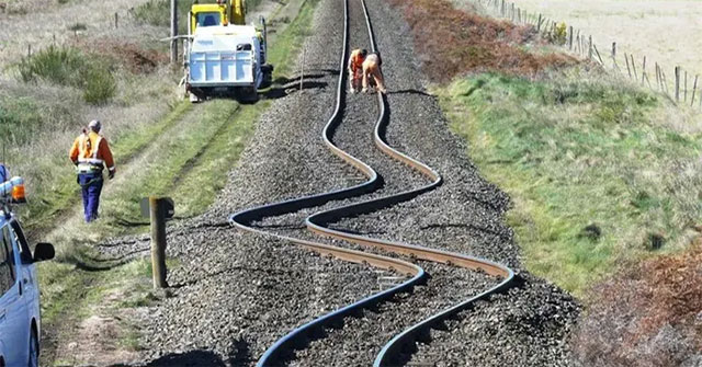 Vì sao đường băng, đường ray ở Anh bị biến dạng?