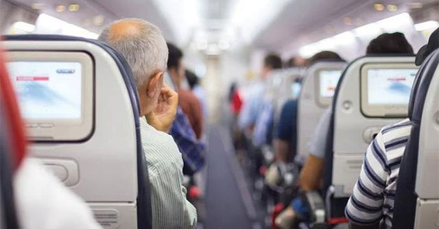 Vì sao phải dựng thẳng lưng ghế máy bay khi cất và hạ cánh?