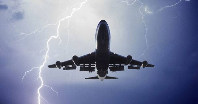 Vì sao sấm sét không làm ảnh hưởng đến máy bay trong khi bay?