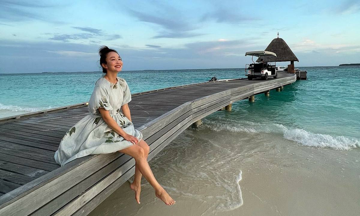 Vợ chồng Phạm Văn Phương ăn nhà hàng dưới biển Maldives