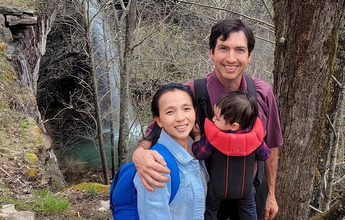 Vợ chồng Việt - Mỹ dựng nhà trong rừng, sống tự cung tự cấp