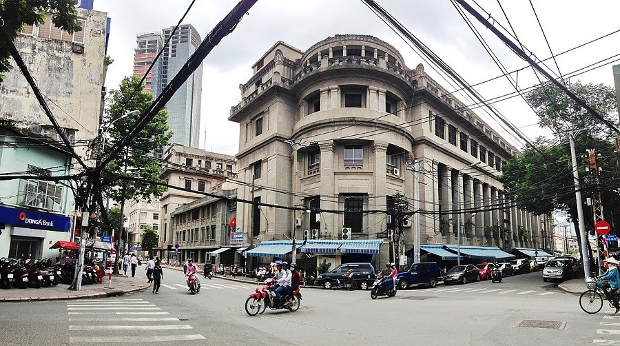 Khám phá các quán bar ẩn mình và chợ đồ cổ tại phố Nguyễn Thái Bình