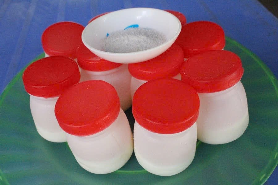Cách ăn yaourt muối độc đáo với muối biển