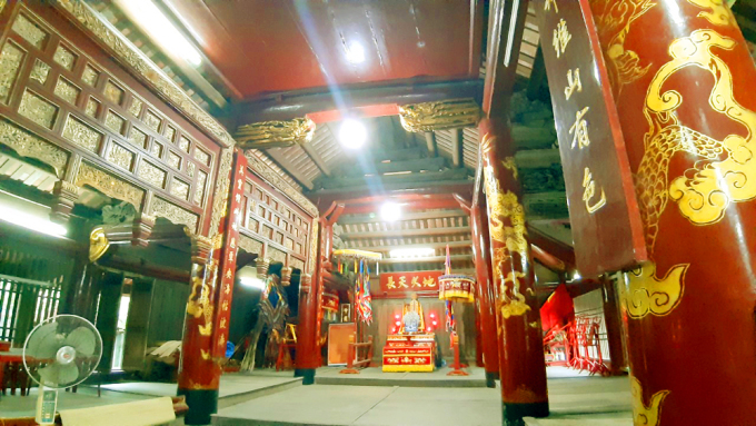 Bên trong đình Trà Cổ uy nghi, bề thế. Ảnh: Báo Quảng Ninh.