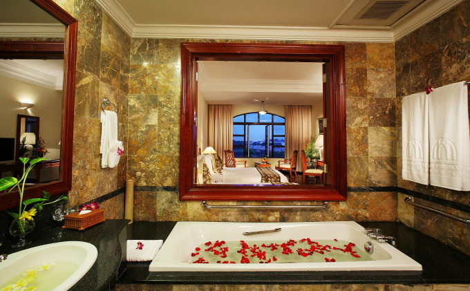 Thiết kế phòng tắm hiện nay không chỉ phục vụ cho nhu cầu sinh hoạt thường ngày mà còn phải đảm bảo công năng sử dụng tối ưu, đẹp và hiện đại.