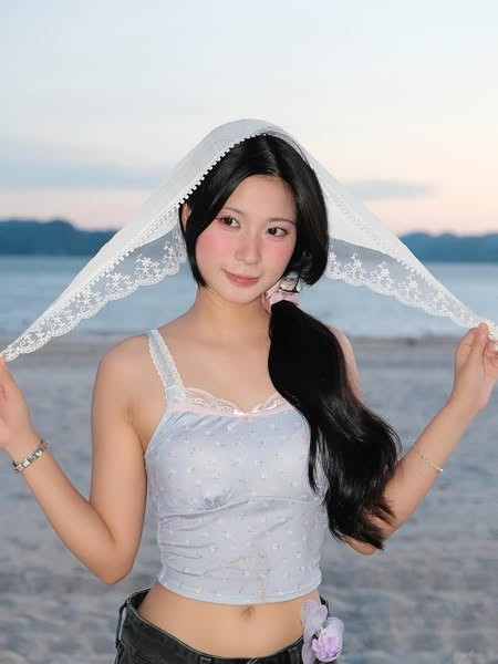 Quỳnh Bei, một trong những gương mặt hot trên TikTok, luôn thu hút người hâm mộ bằng những vũ đạo đầy lôi cuốn. (Ảnh: FBNV)