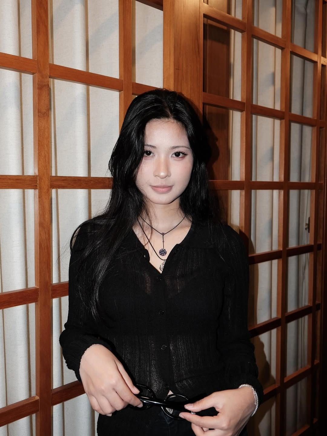 Từ sau khi công khai, cô nàng chăm chỉ cập nhật video mới. Điều đặc biệt là dù không còn giấu mặt, các video của Quỳnh Bei vẫn nhận được lượng tương tác lớn. (Ảnh: FBNV)