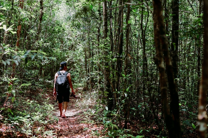 Nhóm của anh mang theo thức ăn. Bên cạnh đó, bạn chỉ cần mang theo chai nước nhỏ uống dọc đường, đỡ phải mang vác nặng nề. Tới nơi, bạn có thể lấy nước suối nấu ăn, uống. Tổng thời gian trekking lên tới đỉnh thác nằm trong suối Đá Ngọn khoảng một tiếng 30 phút, tùy thuộc vào khả năng, sức khỏe. Dân đi rừng chuyên nghiệp có thể đi nhanh hơn.