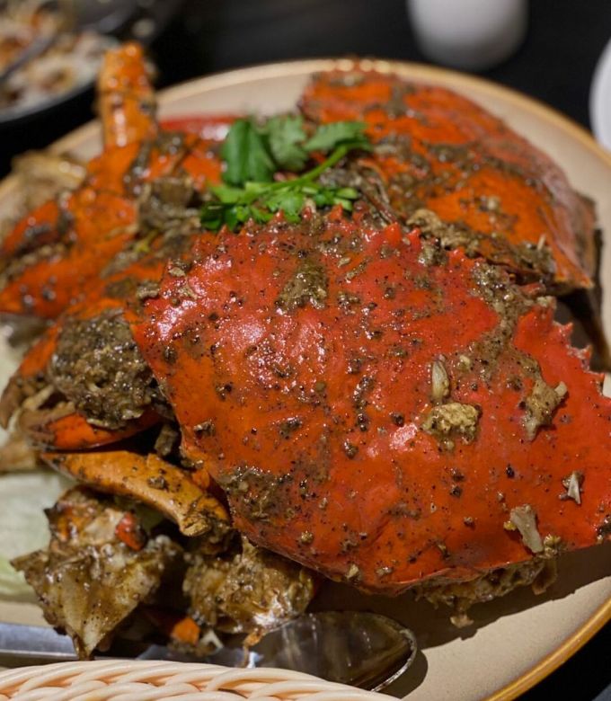 Tới Singapore lần nào Tâm Tít cùng phải thưởng thức bằng được các món cua xốt kiểu người Hoa - đặc sản trứ danh của Singapore. Cô là fan món ăn nên ngày nào ăn cũng không chán.