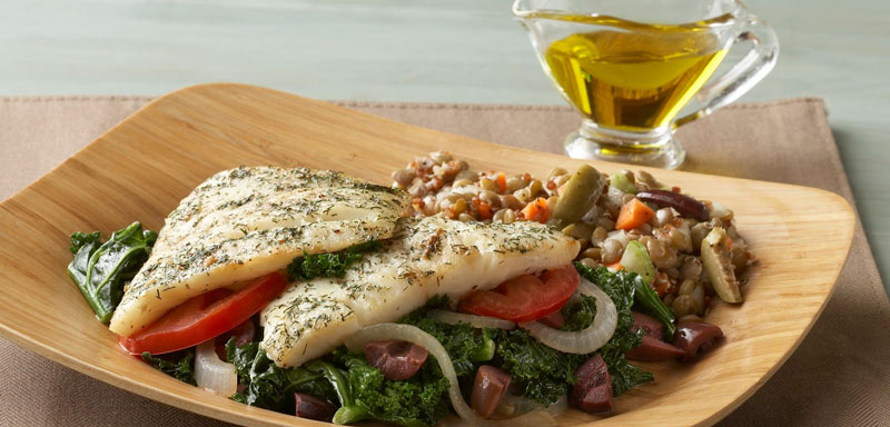 Cá: Món ăn này được cho là đem lại nhiều may mắn vì 3 lý do: vảy của chúng có hình dạng như đồng tiền, chúng đi theo đàn - tượng trưng cho sự thịnh vượng, và chúng bơi về phía trước - tượng trưng cho phát triển