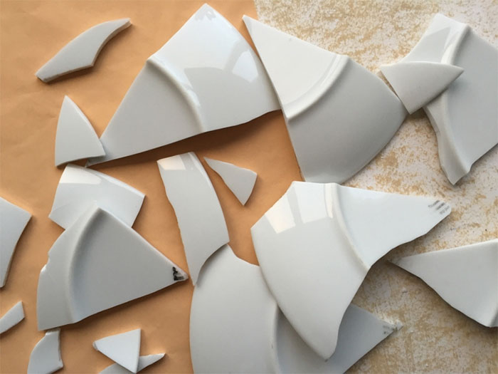 Ném vỡ bát đĩa