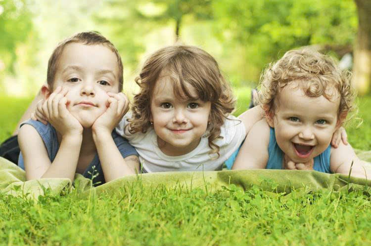 Tình Yêu Không Công Bằng, Sai Lầm Cha Mẹ Khó Nhận Ra Gây Tổn Thương Lâu Dài Cho Trẻ