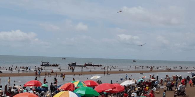 Biển Cồn Bửng những ngày nghỉ lễ